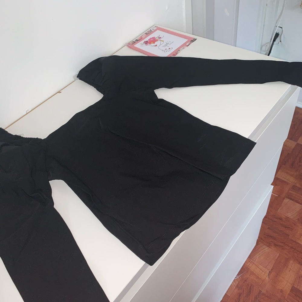 Black Top - Picture 2 of 5